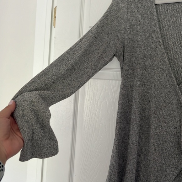 Bobeau Gray Ribbed Wrap Long Sleeve Top - Picture 4 of 11